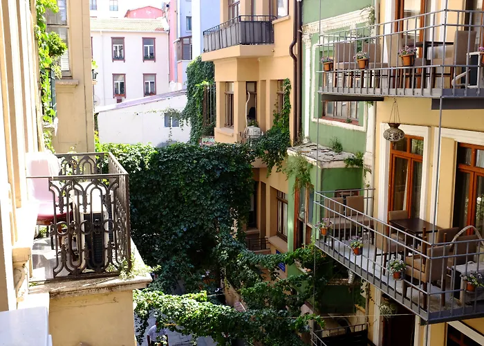 Hostel Chambers Of The Boheme Istanbul